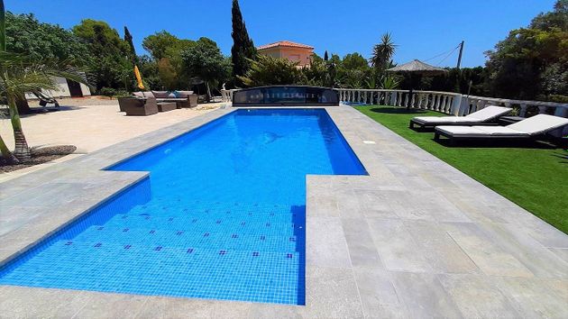 Foto 1 de Chalet en venta en Pratdip de 5 habitaciones con terraza y piscina