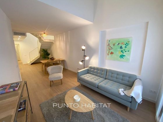 Foto 1 de Venta de dúplex en Vila de Gràcia de 4 habitaciones con terraza y aire acondicionado