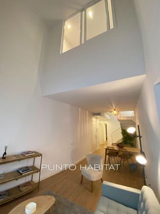 Foto 2 de Venta de dúplex en Vila de Gràcia de 4 habitaciones con terraza y aire acondicionado