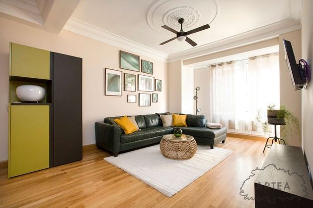 Foto 1 de Piso en alquiler en Indautxu de 3 habitaciones con terraza y muebles