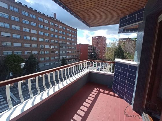 Foto 1 de Venta de piso en Txurdinaga de 3 habitaciones con terraza y garaje