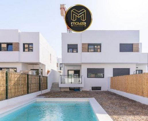 Foto 1 de Casa en venta en Almerimar - Balerma - San Agustín - Costa de Ejido de 3 habitaciones con terraza y piscina
