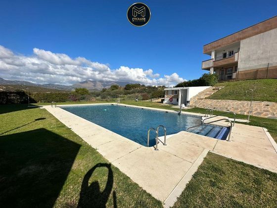 Foto 1 de Pis en venda a La Hacienda - Nueva Andalucía de 3 habitacions amb terrassa i piscina