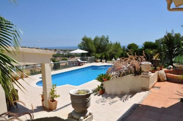 Foto 1 de Venta de casa en Segur de Calafell de 4 habitaciones con terraza y piscina