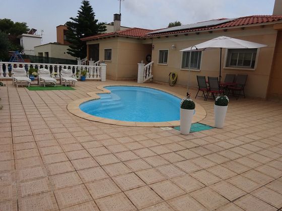 Foto 2 de Xalet en venda a Banyeres del Penedès de 4 habitacions amb terrassa i piscina