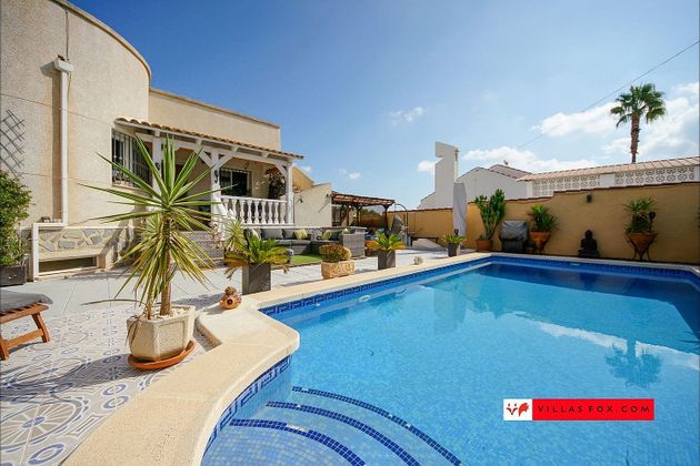 Foto 1 de Venta de chalet en San Miguel de Salinas de 5 habitaciones con terraza y piscina