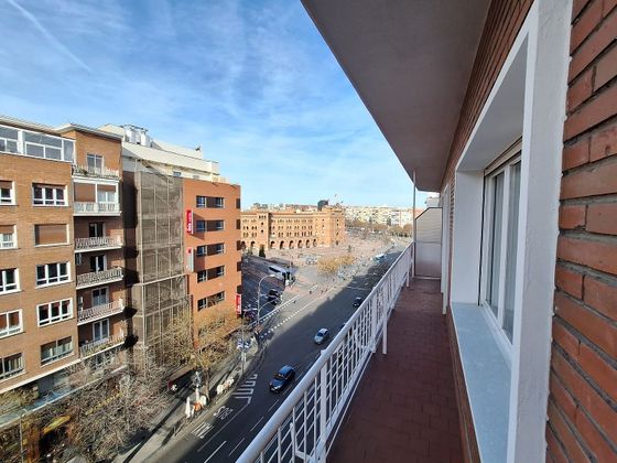 Foto 1 de Pis en venda a Fuente del Berro de 4 habitacions amb terrassa i aire acondicionat