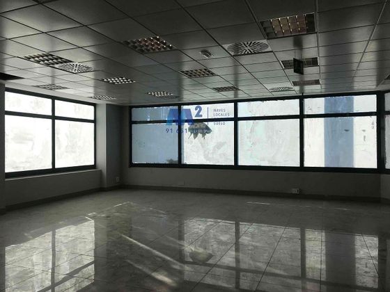 Foto 1 de Alquiler de local en Zona Industrial de 359 m²