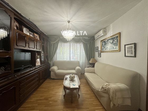 Foto 1 de Pis en venda a Los Ángeles de 4 habitacions amb terrassa i aire acondicionat