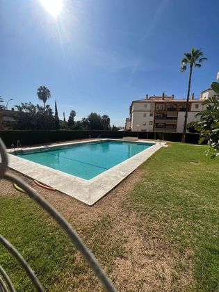 Foto 2 de Piso en venta en avenida Valdepeñas de 3 habitaciones con terraza y piscina