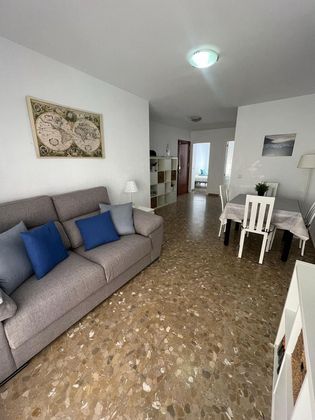 Foto 2 de Alquiler de piso en Poniente-Faro de 2 habitaciones con muebles y balcón