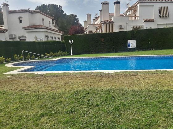 Foto 2 de Venta de casa en Casalot de 3 habitaciones con terraza y piscina