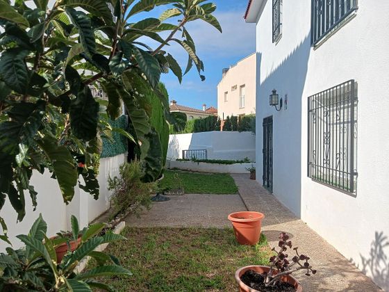 Foto 2 de Casa en venda a Miami Platja - Miami Playa de 3 habitacions amb terrassa i jardí