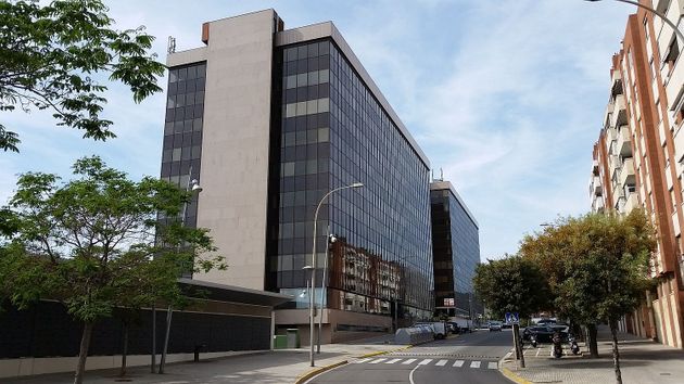 Foto 2 de Alquiler de oficina en Sant Joan Despí con terraza y ascensor