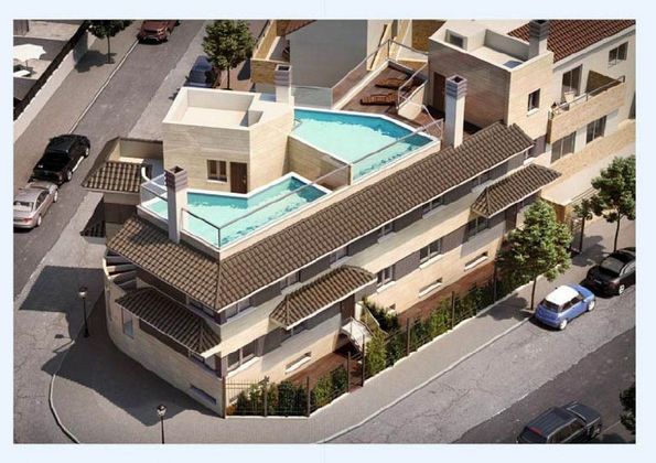 Foto 2 de Casa adossada en venda a Hermanos Falcó - Sepulcro Bolera de 5 habitacions amb terrassa i piscina