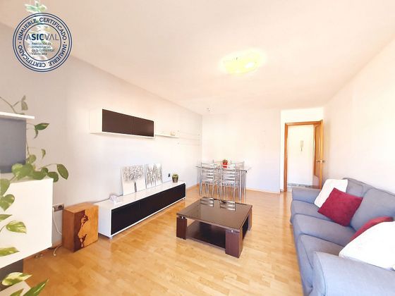 Foto 1 de Piso en venta en Riba-roja de Túria de 3 habitaciones con terraza y balcón
