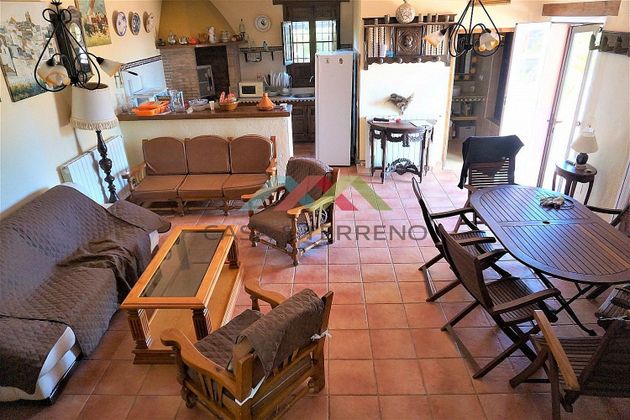 Foto 2 de Venta de casa en Benamocarra de 4 habitaciones con terraza y piscina