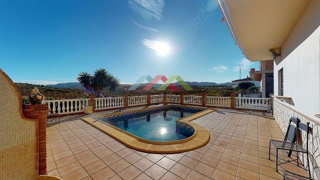 Foto 2 de Xalet en venda a Alcaucín de 6 habitacions amb terrassa i piscina