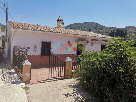 Foto 2 de Casa rural en venta en Alcaucín de 3 habitaciones con terraza y garaje