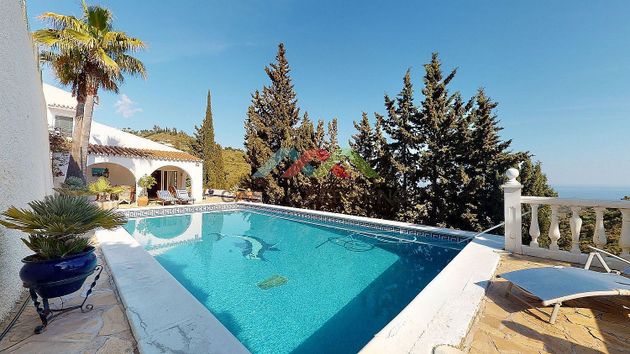 Foto 1 de Casa en venda a Algarrobo de 3 habitacions amb terrassa i piscina