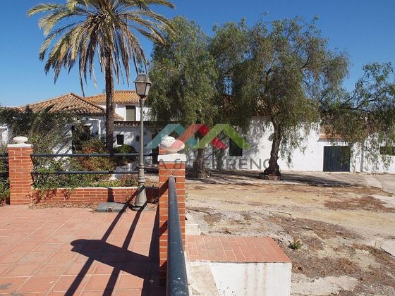 Foto 2 de Chalet en venta en Benajarafe – Almayate de 10 habitaciones con terraza y jardín