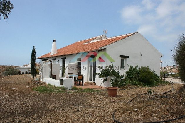 Foto 1 de Casa en venta en Benajarafe – Almayate de 4 habitaciones con terraza y jardín