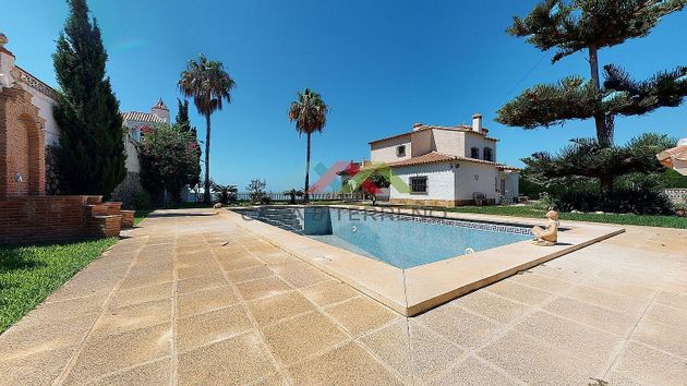Foto 2 de Venta de chalet en Mezquitilla de 4 habitaciones con terraza y piscina