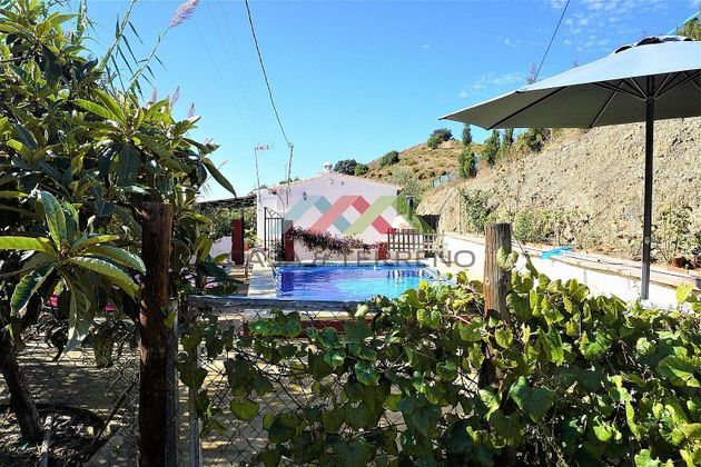 Foto 2 de Casa en venta en Sedella de 3 habitaciones con terraza y piscina