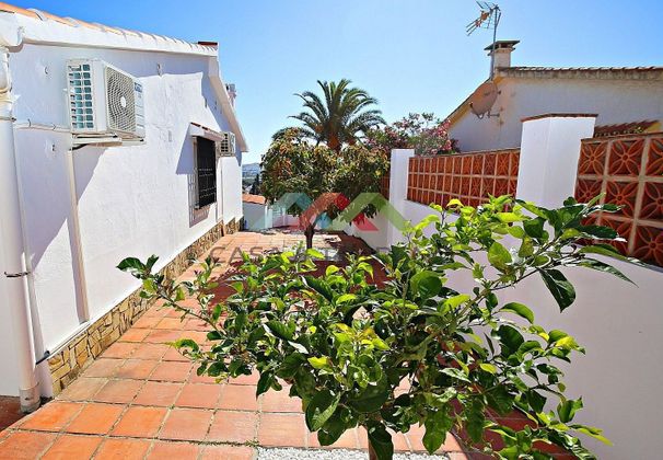 Foto 2 de Venta de casa en Caleta de Vélez de 3 habitaciones con terraza y piscina
