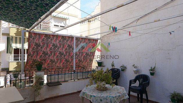 Foto 1 de Casa adossada en venda a Centro - Vélez-Málaga de 4 habitacions amb terrassa i jardí