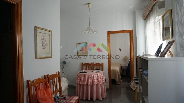 Foto 2 de Casa adossada en venda a Centro - Vélez-Málaga de 4 habitacions amb terrassa i jardí