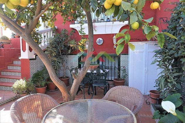 Foto 1 de Casa adossada en venda a Benajarafe – Almayate de 5 habitacions amb terrassa i piscina