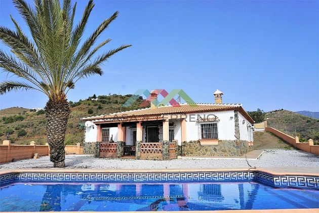 Foto 1 de Xalet en venda a Sayalonga de 4 habitacions amb terrassa i piscina