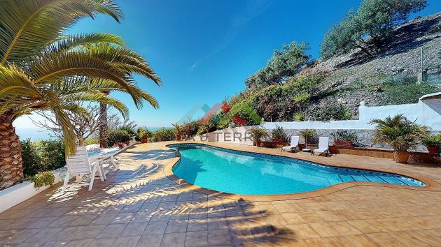 Foto 2 de Venta de chalet en Algarrobo de 4 habitaciones con terraza y piscina