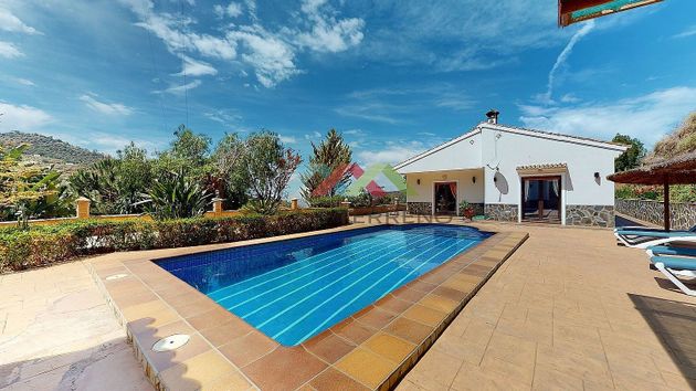 Foto 1 de Xalet en venda a Sayalonga de 3 habitacions amb terrassa i piscina