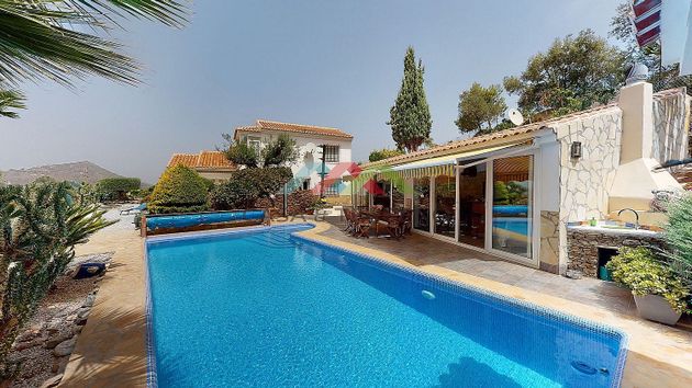 Foto 1 de Venta de chalet en Sayalonga de 4 habitaciones con terraza y piscina