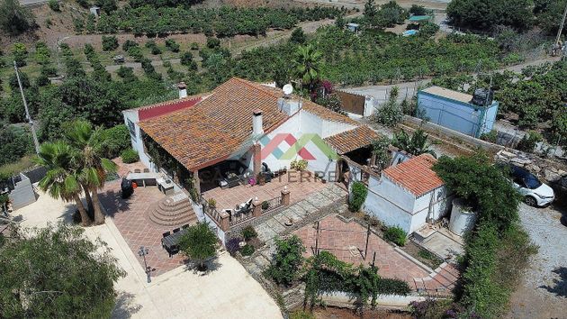 Foto 1 de Casa rural en venda a Benajarafe – Almayate de 3 habitacions amb terrassa i piscina