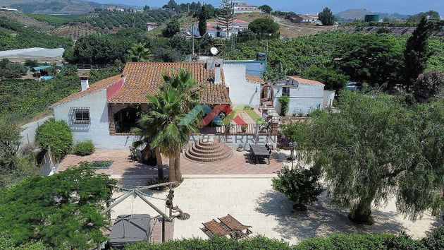 Foto 2 de Casa rural en venta en Benajarafe – Almayate de 3 habitaciones con terraza y piscina