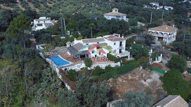 Foto 2 de Venta de casa en Iznájar de 5 habitaciones con terraza y piscina