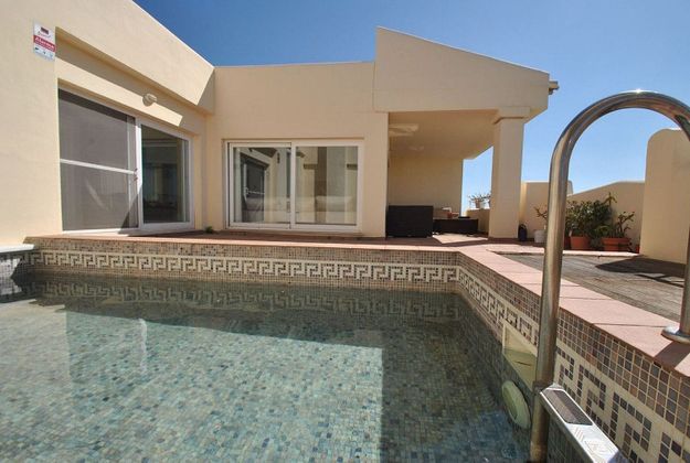 Foto 2 de Pis en venda a El Faro de Calaburra - Chaparral de 3 habitacions amb terrassa i piscina