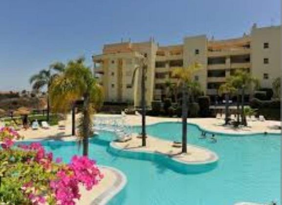 Foto 2 de Piso en venta en El Faro de Calaburra - Chaparral de 2 habitaciones con terraza y piscina