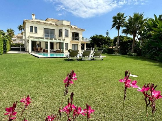 Foto 1 de Chalet en venta en Elviria de 5 habitaciones con terraza y piscina