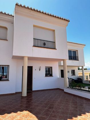 Foto 1 de Casa en venta en El Faro de Calaburra - Chaparral de 3 habitaciones con terraza y piscina