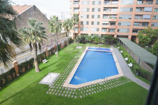 Foto 1 de Venta de piso en Mestalla de 4 habitaciones con piscina y garaje