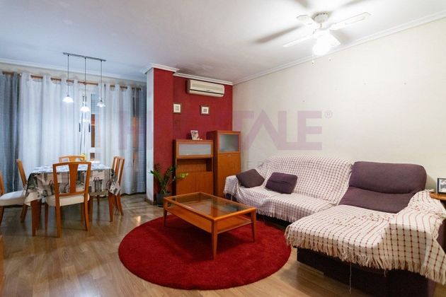 Foto 1 de Piso en venta en El Forn d´Alcedo de 3 habitaciones con terraza y garaje
