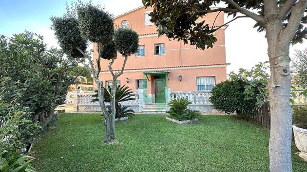 Foto 2 de Casa adossada en venda a Vista Alegre de 4 habitacions amb terrassa i piscina