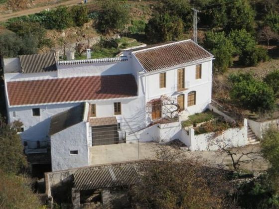 Foto 2 de Casa en venda a Riogordo de 6 habitacions amb terrassa i jardí