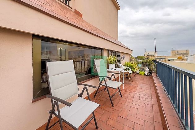 Foto 2 de Ático en venta en Centre - Badalona de 2 habitaciones con terraza y balcón