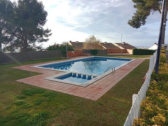 Foto 2 de Casa en venda a Santa Susanna de 4 habitacions amb terrassa i piscina