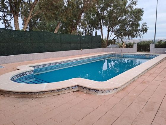 Foto 1 de Venta de chalet en El Romeral de 4 habitaciones con terraza y piscina